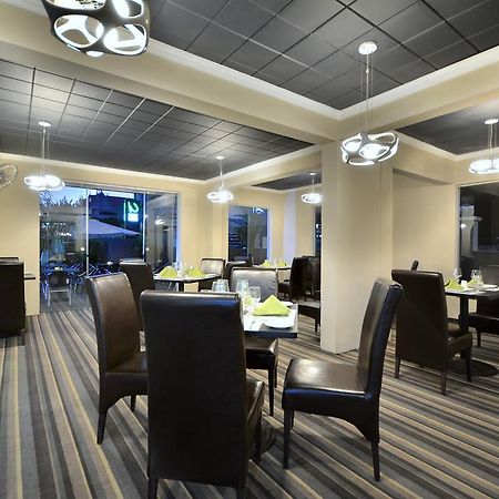 West Palm Inn Flic en Flac Bagian luar foto