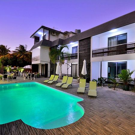 West Palm Inn Flic en Flac Bagian luar foto