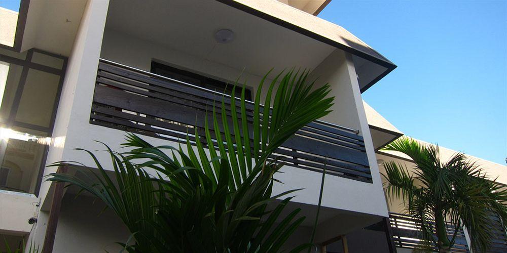 West Palm Inn Flic en Flac Bagian luar foto