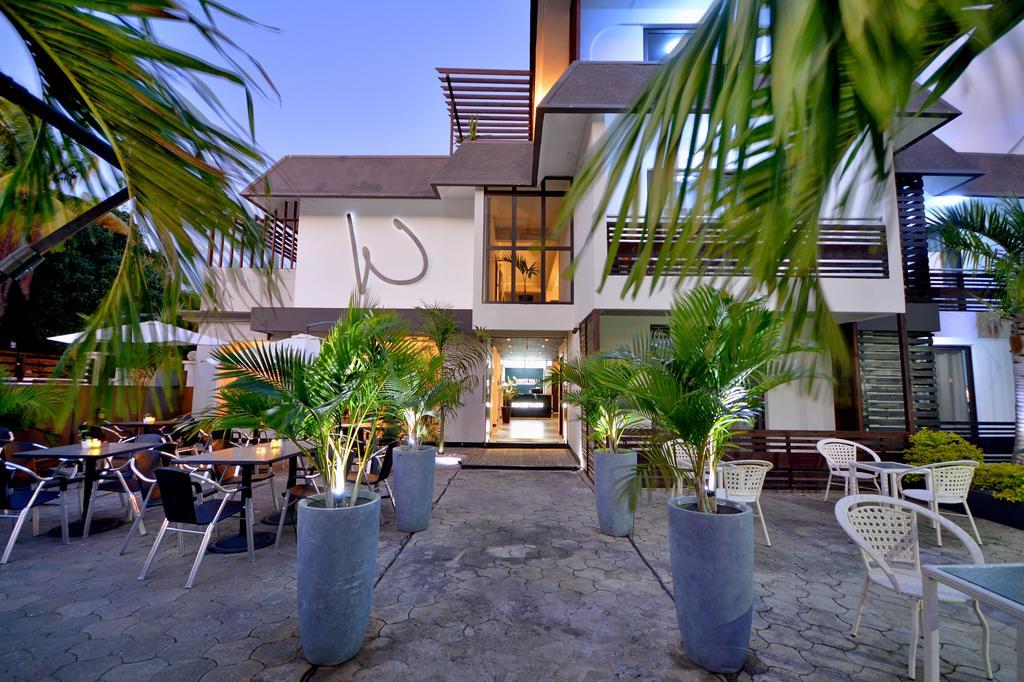 West Palm Inn Flic en Flac Bagian luar foto