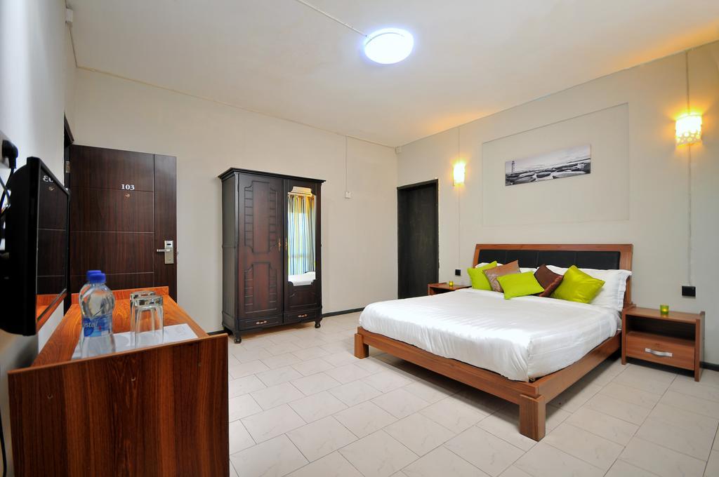 West Palm Inn Flic en Flac Bagian luar foto