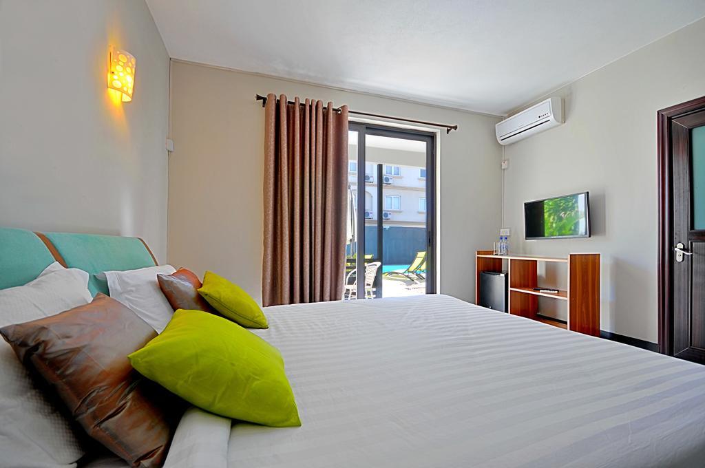 West Palm Inn Flic en Flac Ruang foto