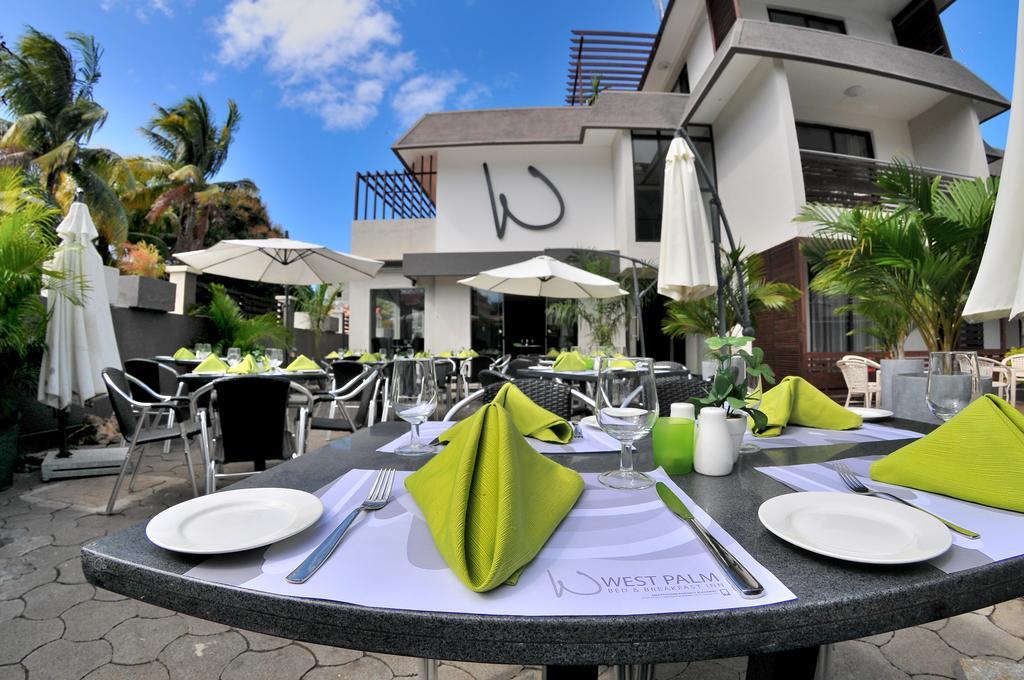 West Palm Inn Flic en Flac Bagian luar foto