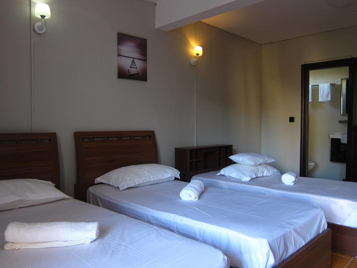 West Palm Inn Flic en Flac Bagian luar foto