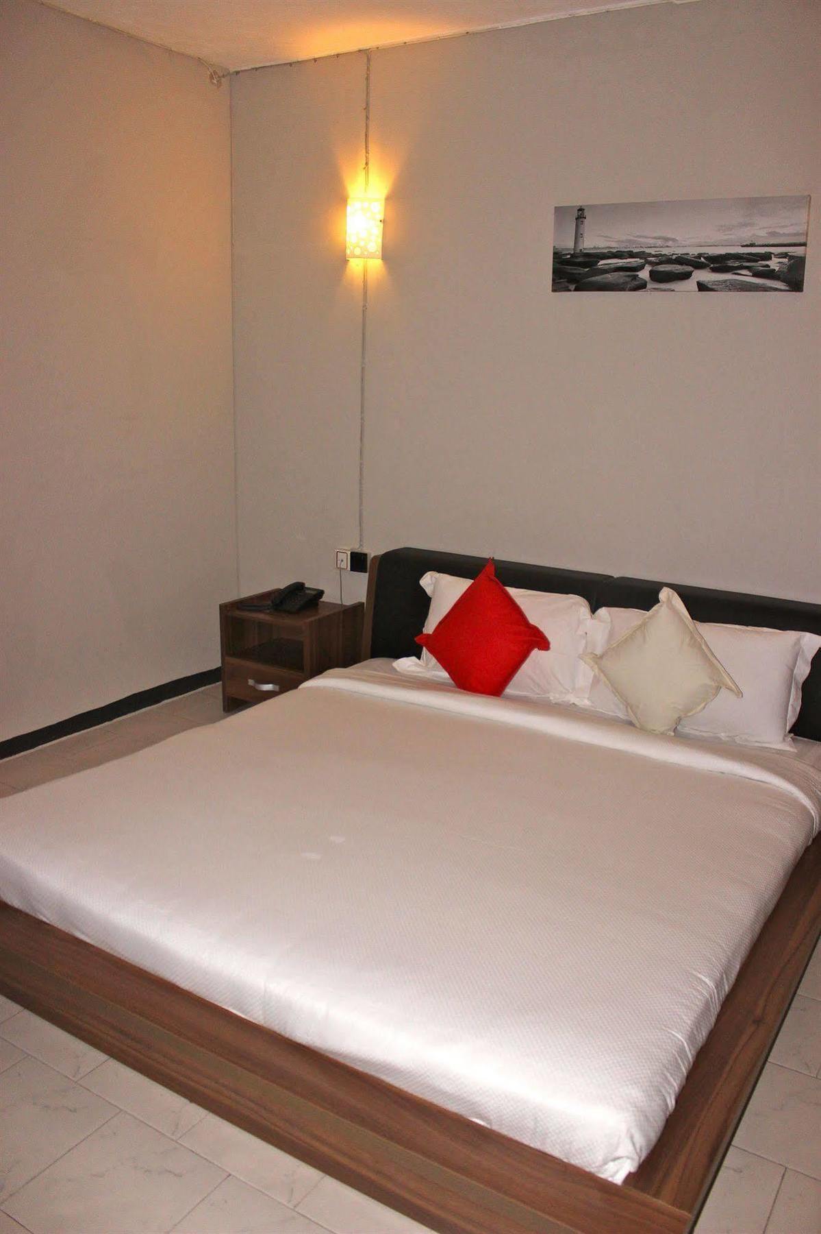 West Palm Inn Flic en Flac Bagian luar foto