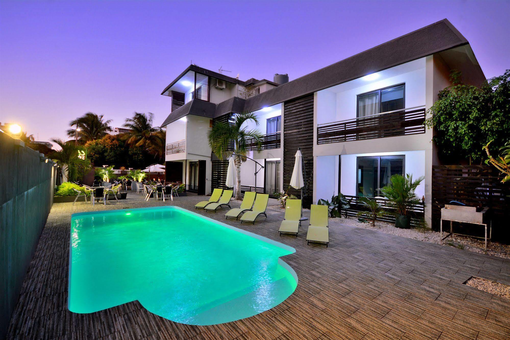 West Palm Inn Flic en Flac Bagian luar foto