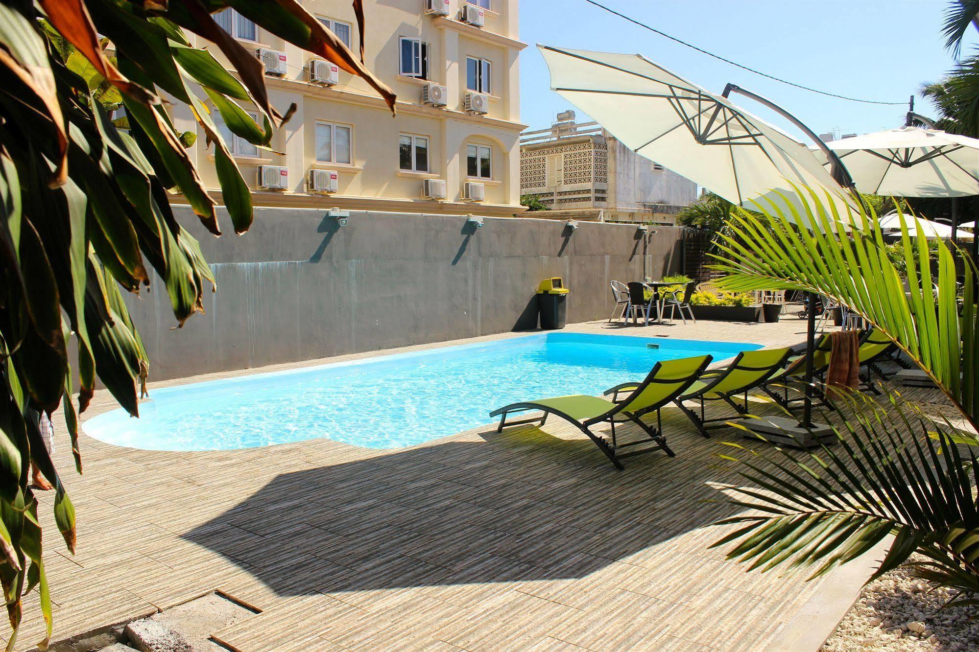 West Palm Inn Flic en Flac Bagian luar foto