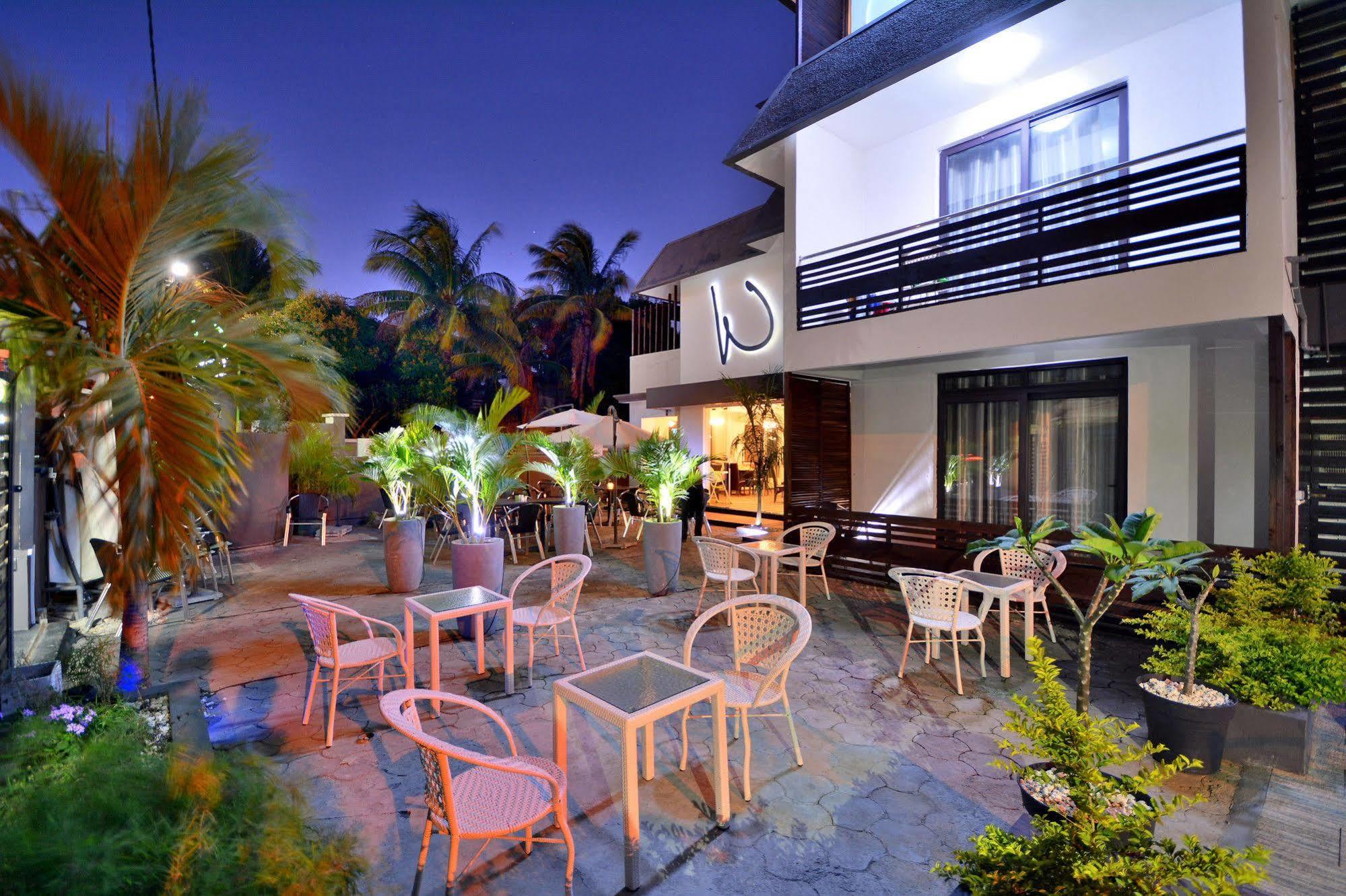 West Palm Inn Flic en Flac Bagian luar foto